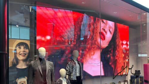 High Brightness DV-LED Video Wall in a Shop Window