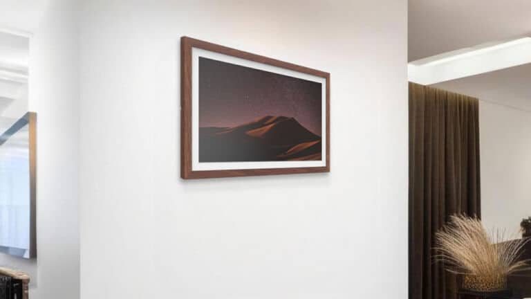 Digital Canvas Display in a Hotel Lobby